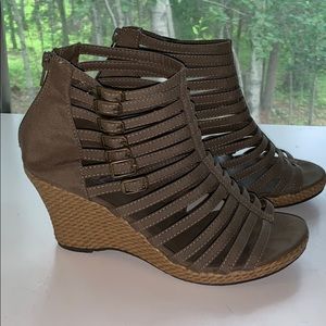 🍁🌼🔥Canvas olive green wedges!